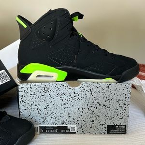 Air Jordan 6 Retro Sneakers mens 7.5 womens 9